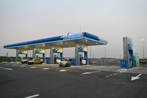 На заправках Газпром сеть АЗС применяются высокие стандарты как в качестве реализуемого топлива, так и в обслуживании клиентов