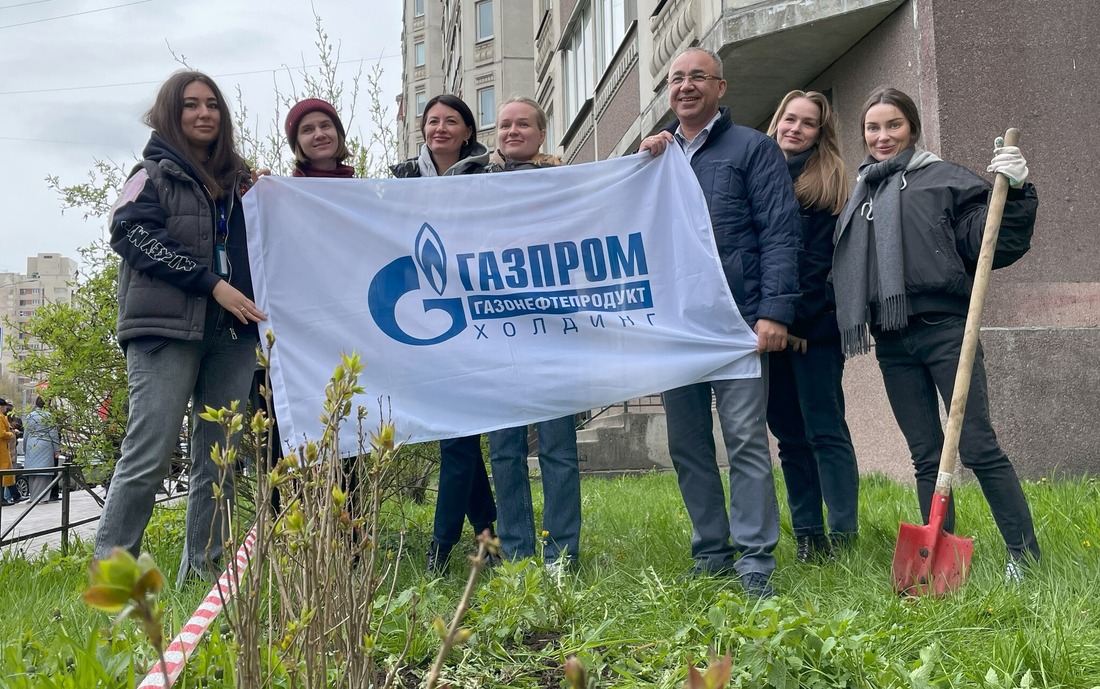 Посадка сирени на Васильевском острове в г. Санкт-Петербурге